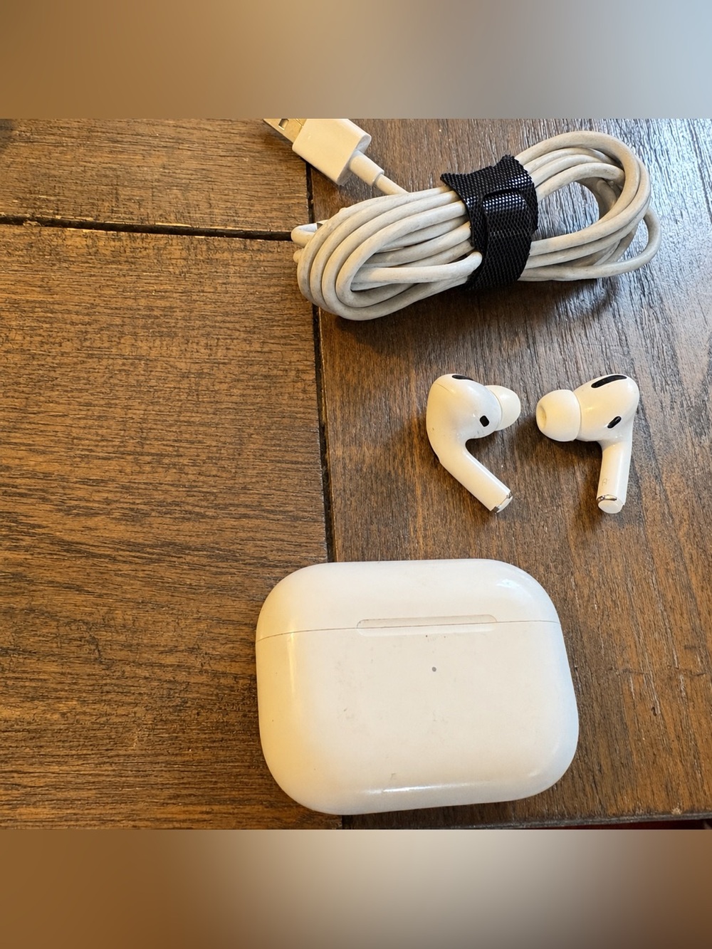 They are AirPods Pro (1st gen)